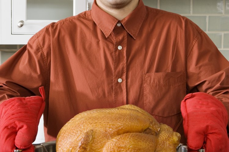 Las sartenes para asar deben sostener objetos grandes como un pavo.