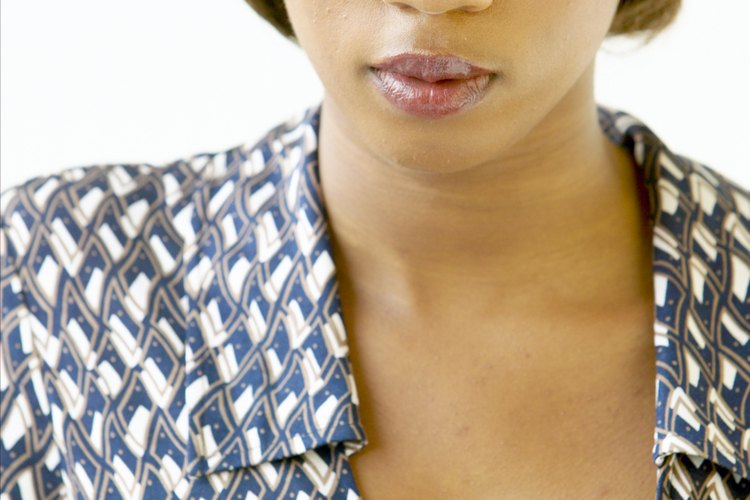 Para las mujeres afroamericanas que están buscando un nuevo aspecto elegante pero que requiera poco mantenimiento, vale la pena probar un peinado con envoltura.