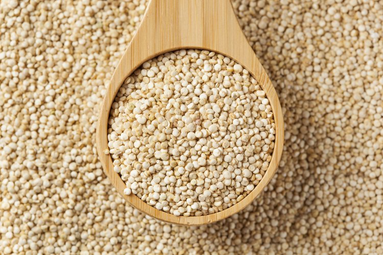 La quinoa es un pseudocereal que se produce a lo largo de la cordillera de los Andes.