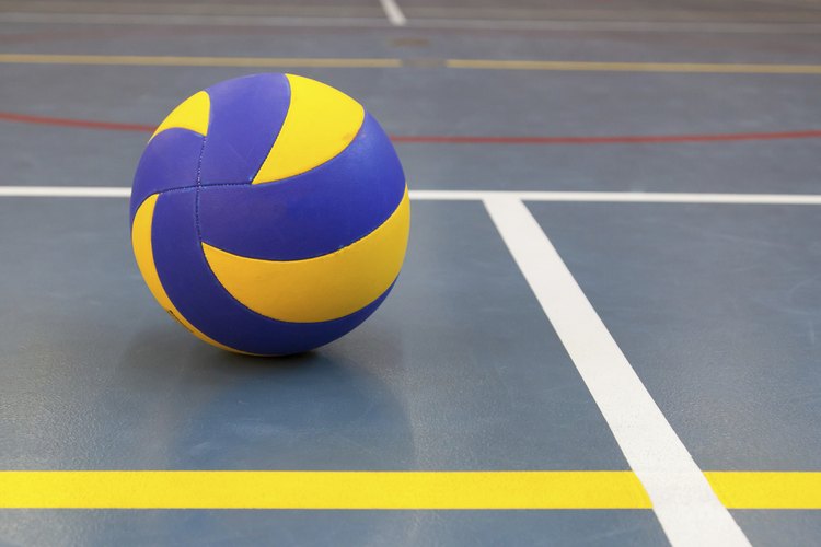 Una pelota en una pista de interior.