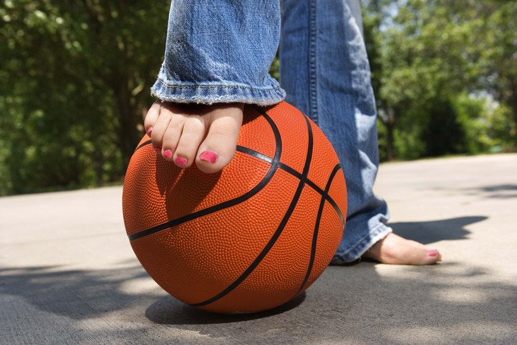 La fascitis plantar ocasiona dolor al caminar.