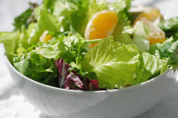 La ensalada es un almuerzo nutritivo.