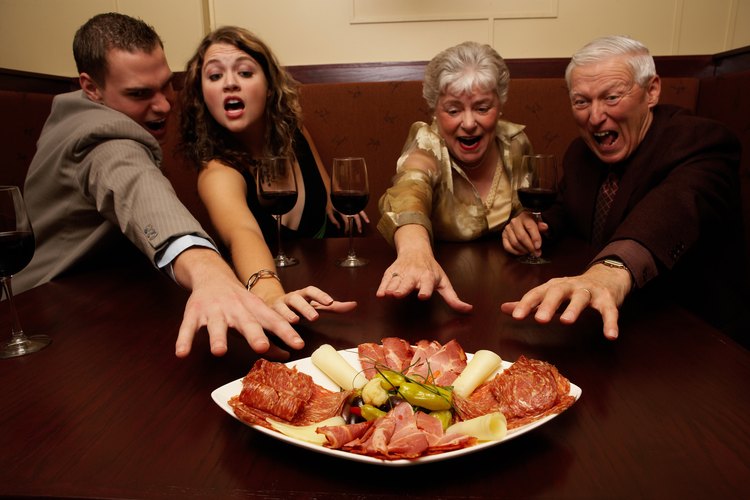 Una regla básica es no salir a comer si tienes hambre.