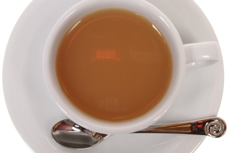 Las investigaciones demuestran que el té y otras bebidas con cafeína te hidratan igual que el agua.