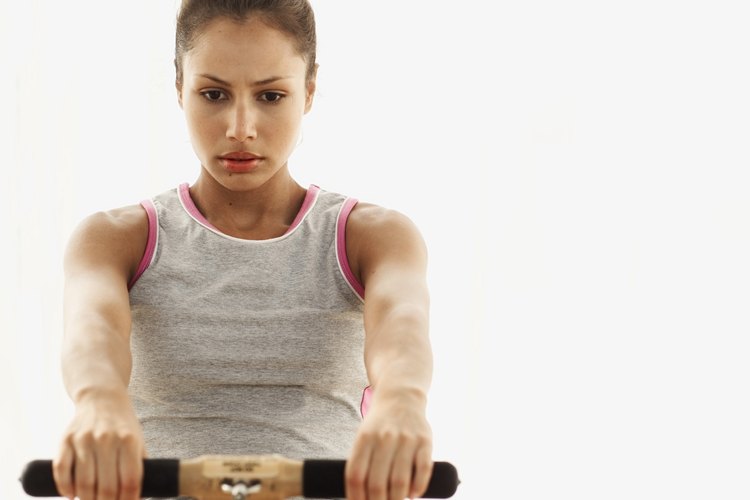La máquina de remos se usa comúnmente en los entrenamientos de CrossFit.