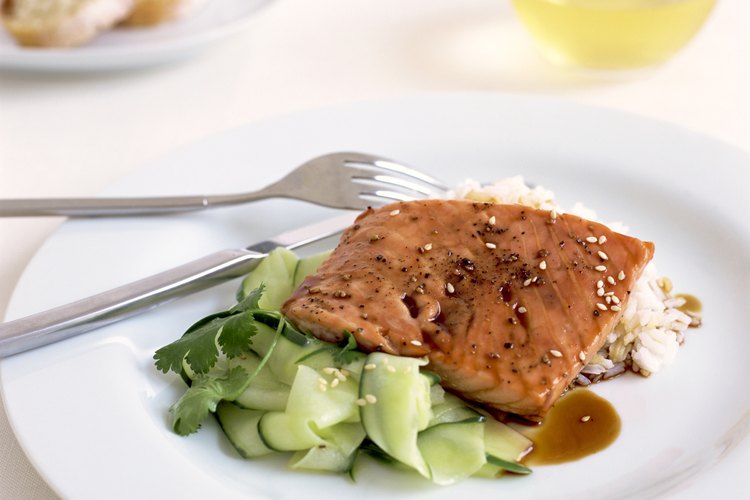 El teriyaki añade sabor a tu pescado, pero también mucho sodio.