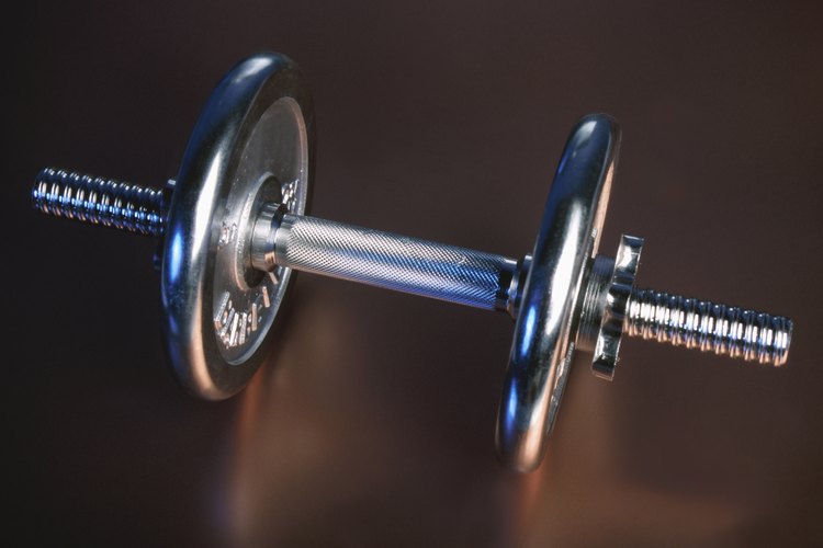 Los pacientes con hernias pueden levantar pesas, lo que les da la forma adecuada.
