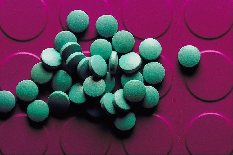 Los suplementos de espirulina pueden presentarse en polvo o tabletas comprimidas.