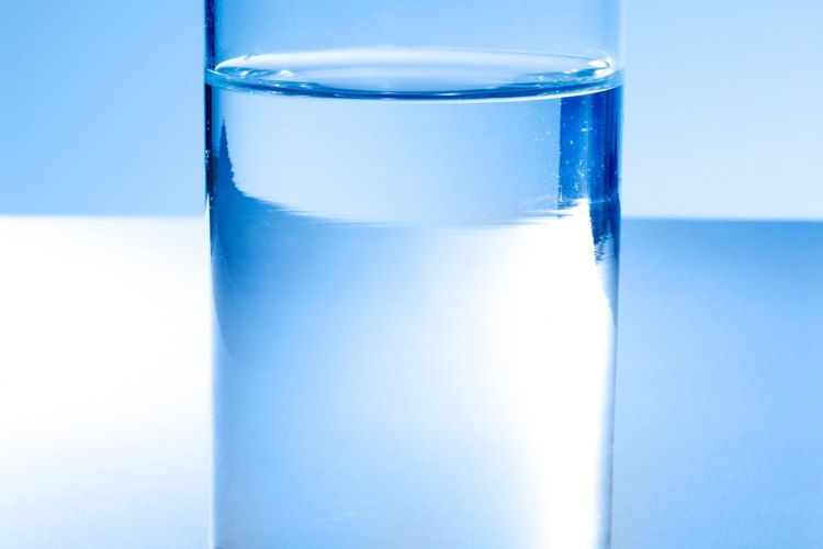 El agua potable puede causar acidez.