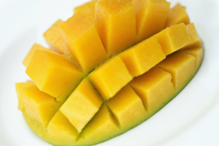 La fruta del mango se puede comer fresca.
