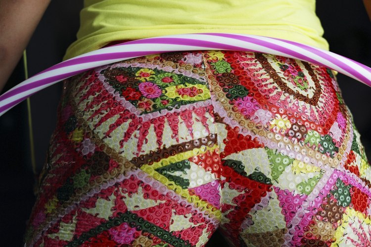 Cúbrete la piel para evitar la irritación con el hula-hula.