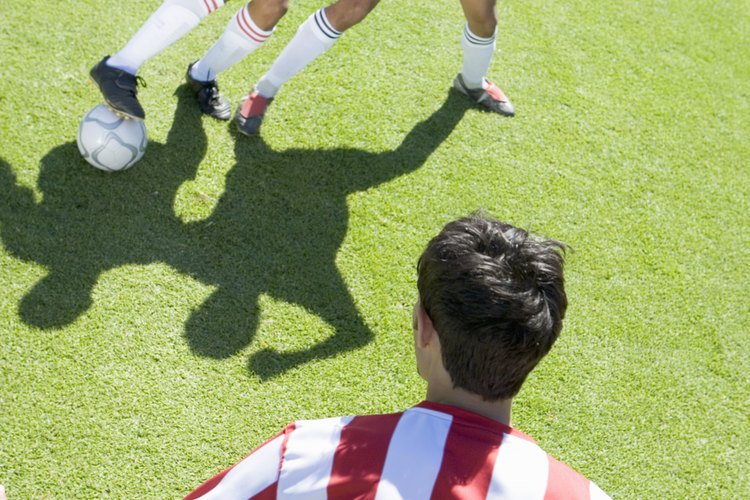El defensa perderá un tiempo en la jugada lo cual ter permitirá realizar un tiro o pasar el balón.