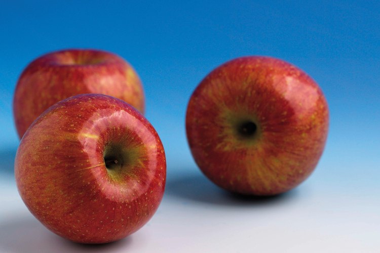 Las frutas tienen más fibra y menos calorías que los jugos de frutas.