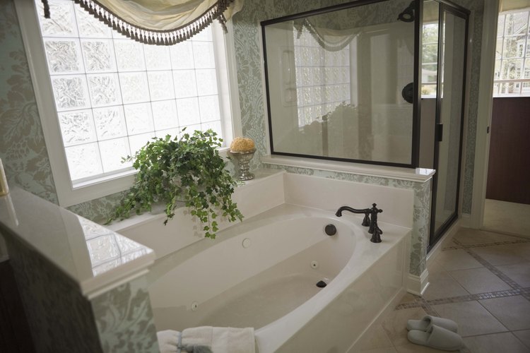 Procura limpiar regularmente tu baño.