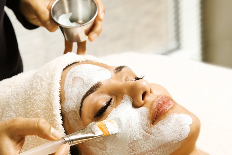 Consulta a tu médico para ver qué tipo de tratamiento facial es el más adecuado para tu tipo de piel.