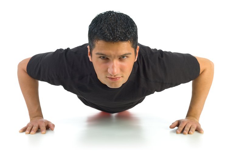 Para medir el avance de tus jugadores al realizar flexiones, realiza un conteo de cuantas pueden llevar a cabo en un minuto. Con el paso del tiempo el número de flexiones realizadas será mayor.