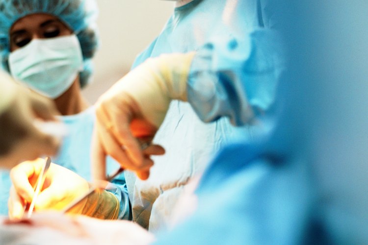 El tratamiento puede incluir cirugía, radiación y, posiblemente, quimioterapia.