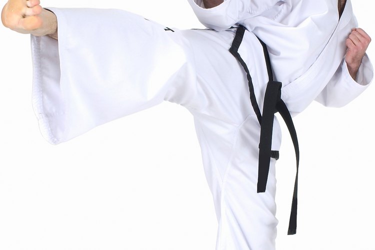 Los movimientos de artes marciales requieren coordinación, técnica y disciplina para perfeccionarse.