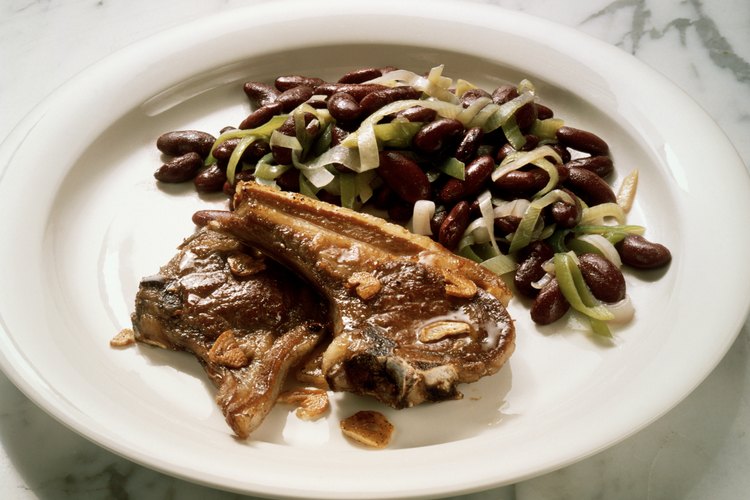 Cambia los platos llenos de calorías por unos frijoles.