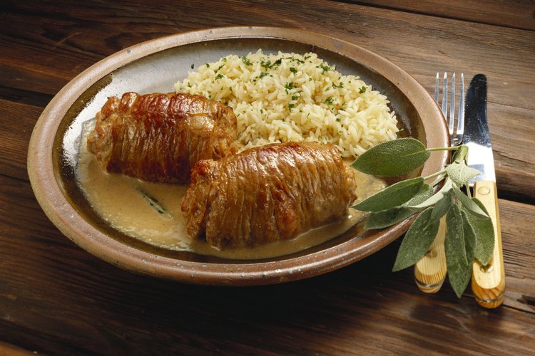El arroz blanco es una fuente de alimentación básica en muchos países asiáticos.