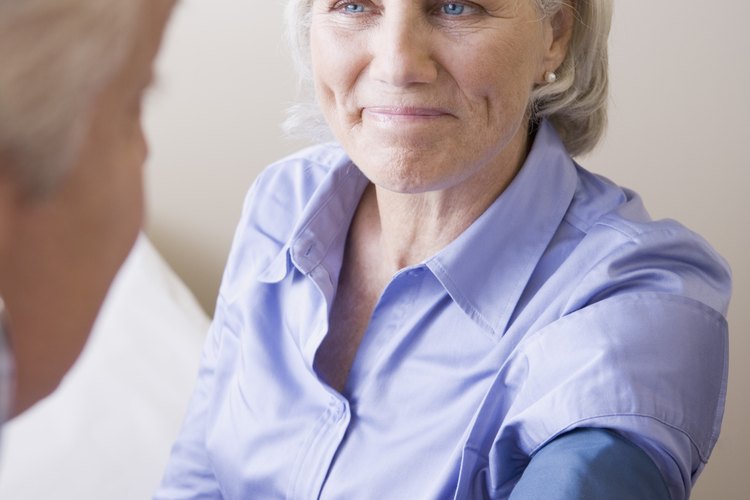 La hipertensión arterial es común entre las personas de edad avanzada.