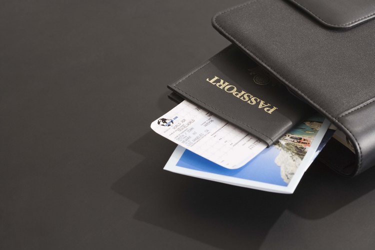 Algunos países requieren de dos o cuatro hojas en blanco en tu pasaporte.