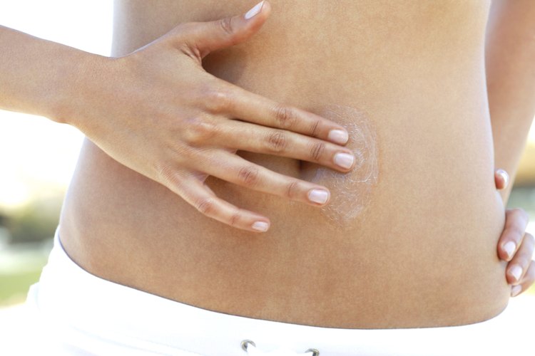 Aplícate un exfoliante a diario en la zona con vellos encarnados.