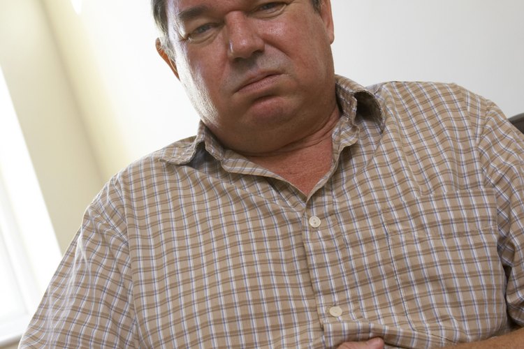 La intolerancia a la lactosa causa náuseas.