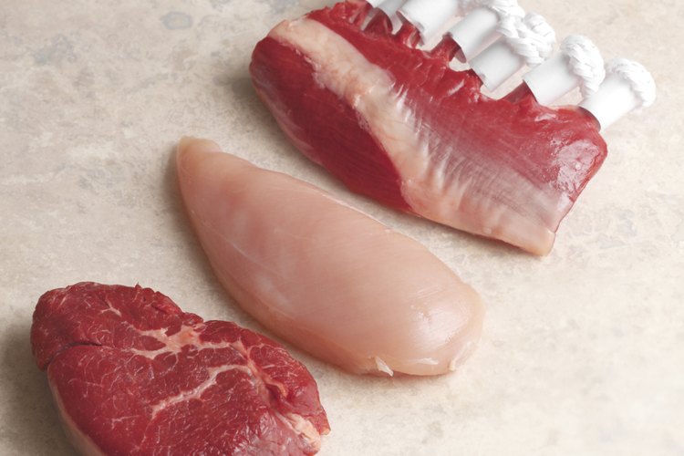 La res y el pollo son las carnes mas frecuentemente consumidas.