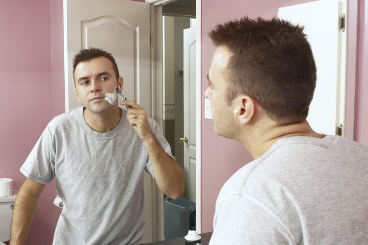 How Can I Shave My Face Without It Hurting? LEAFtv