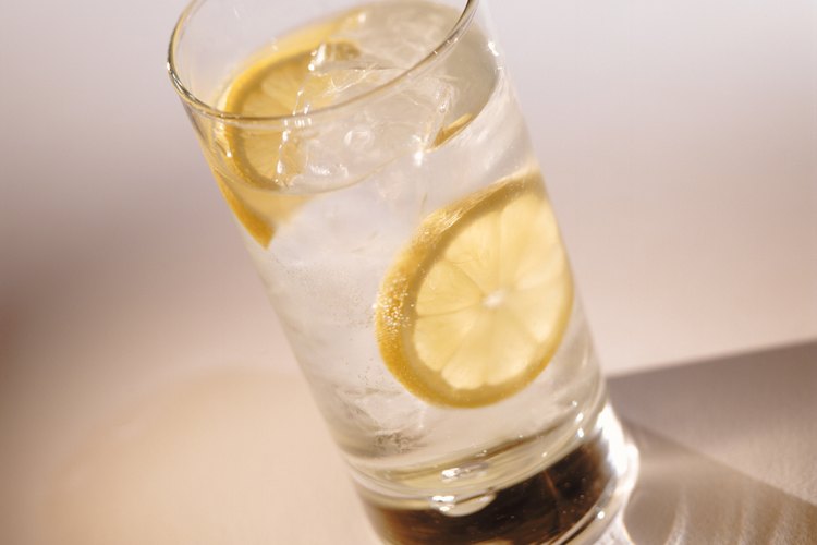 Los rusos son famosos por usar el vodka como una cura para todo.