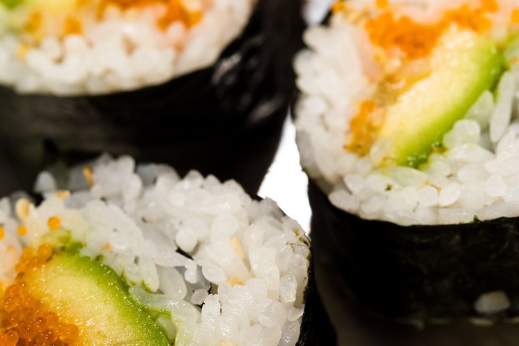 El alga nori es un ingrediente común en el sushi.