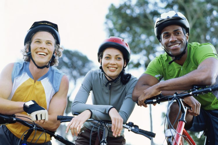 Andar en bicicleta se disfruta más cuando se usa la ropa adecuada.
