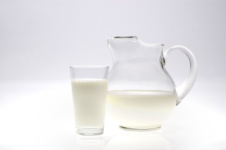 Las cantidades moderadas de leche descremada forman parte de una dieta saludable.