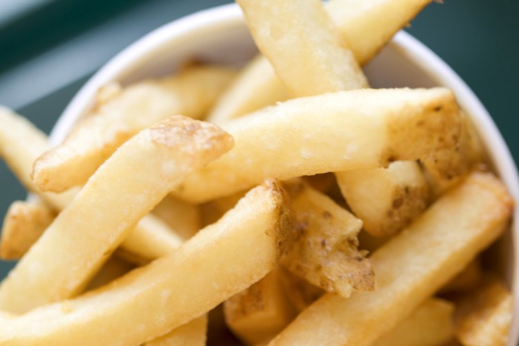 El aceite de oliva no necesariamente hace que tus frituras sean más saludables.