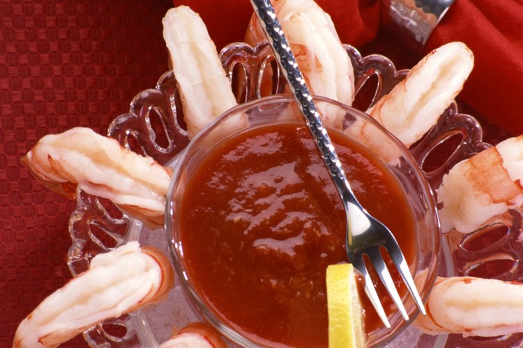 Los cócteles de camarones son un aperitivo ofrecido en muchos asadores.