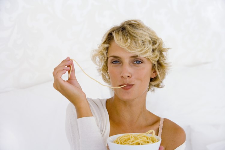 Comer muy rápido puede hacer que no te sientas satisfecho luego de alimentarte.