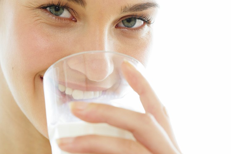 Beber leche antes de ir a la cama puede ayudarte a conseguir un sueño reparador.