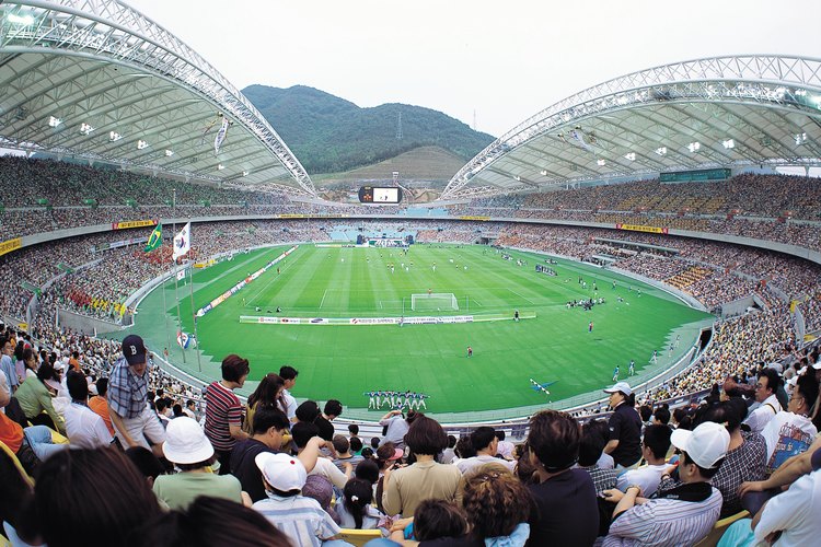 La FIFA establece guías para las canchas de fútbol del mundial.
