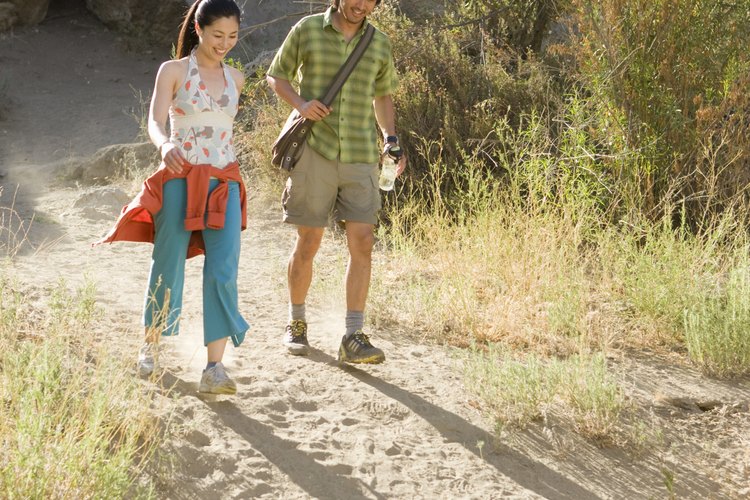 Caminar puede ayudar a tu cuerpo de muchas maneras.