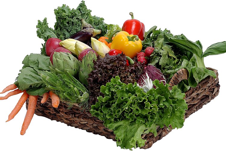 Las frutas y los vegetales son altos en fibra y pueden ayudar a mantener la regularidad intestinal.