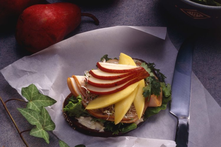 El mango es una fruta tropical que no contiene ácido cítrico.