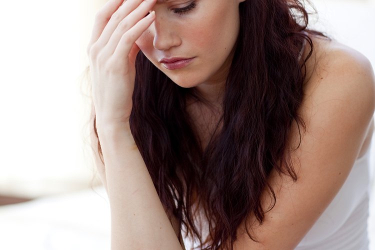 Los dolores de cabeza son un síntoma de alergia al ajo.