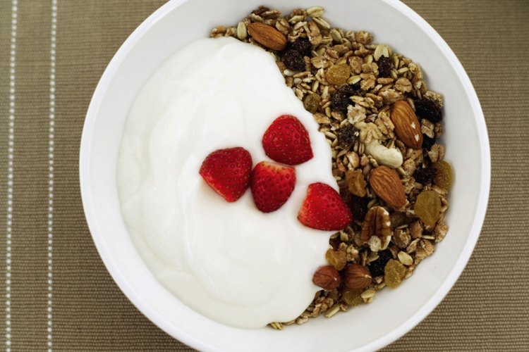 Los probióticos están presentes en el yogur y otros productos lácteos y son parte del proceso de fermentación.