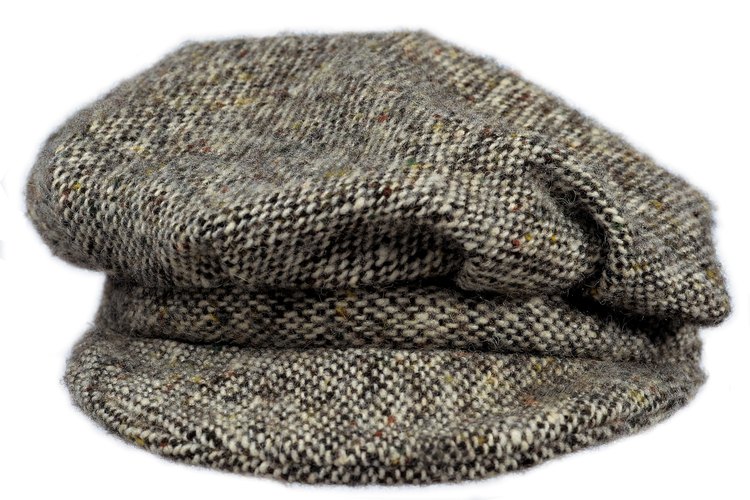 Usa una gorra de tweed para rematar tu vestimenta.