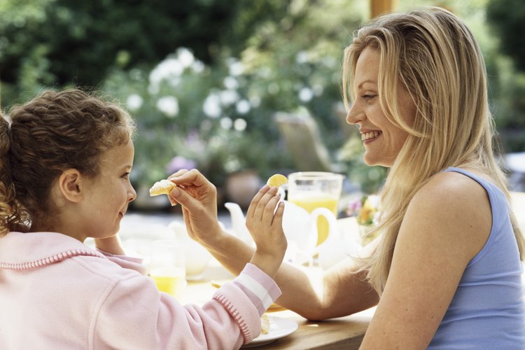 El aceptar comer nuevos alimentos requiere de paciencia.