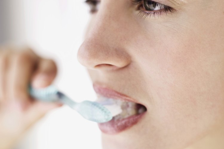 Una higiene bucal adecuada puede ayudar a prevenir el problema.
