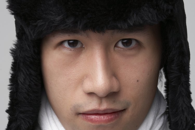Tanto los hombres como las mujeres se ven elegantes con este gorro de clima invernal.