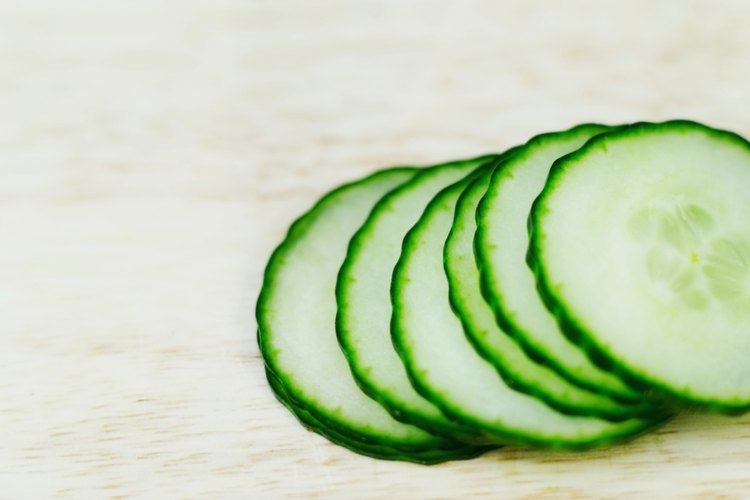 Tomar jugo de pepino aumenta tu nivel de consumo de fibra dietética.