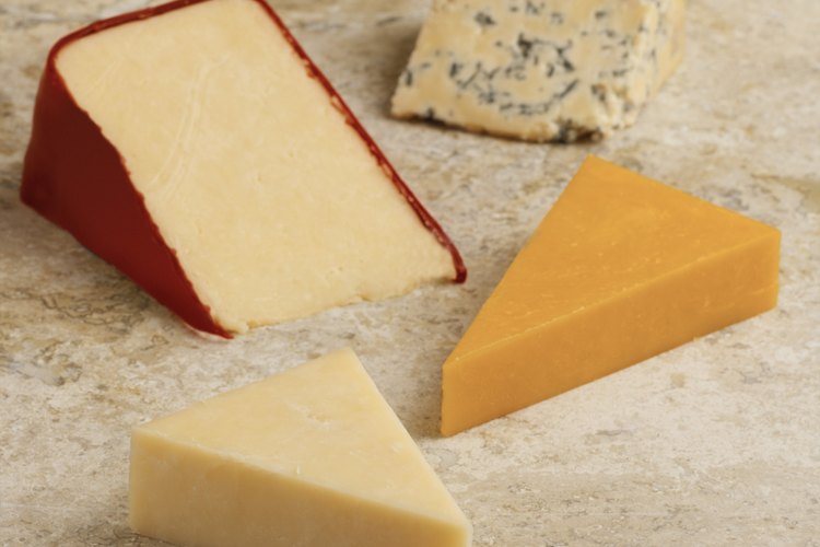 Las tabletas de cuajo pueden ser usadas para hacer todos los tipos de queso, desde quesos blandos como el queso crema o queso cottage a los quesos duros como el cheddar o suizo.